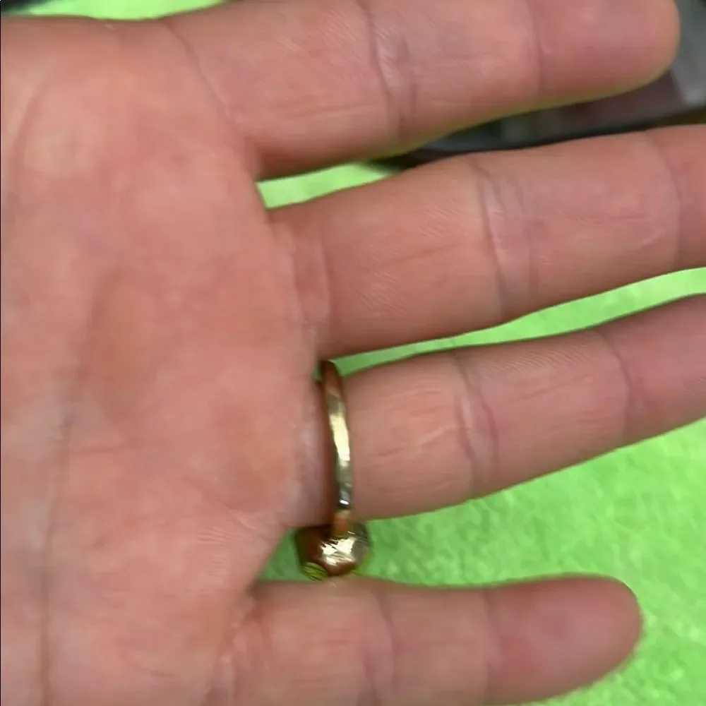 Elegant Gold-Toned Geometric Ring